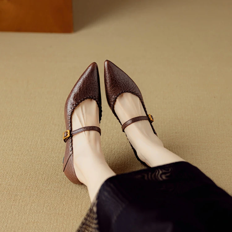 全羊皮~4cm秋季新款法式尖头中跟一字扣带压花纹真皮复古气质单鞋