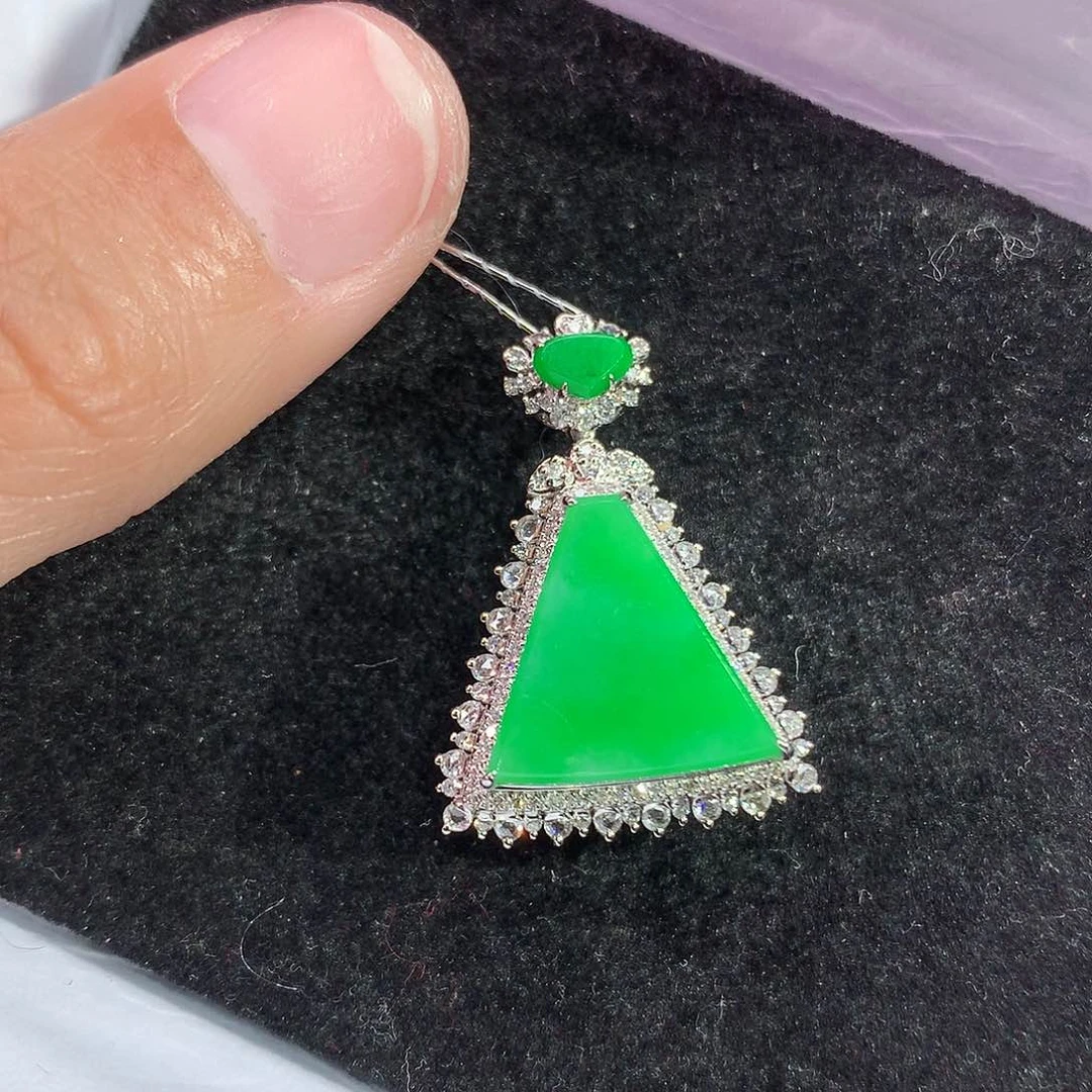 翡翠吊坠(赠链)18K金镶嵌