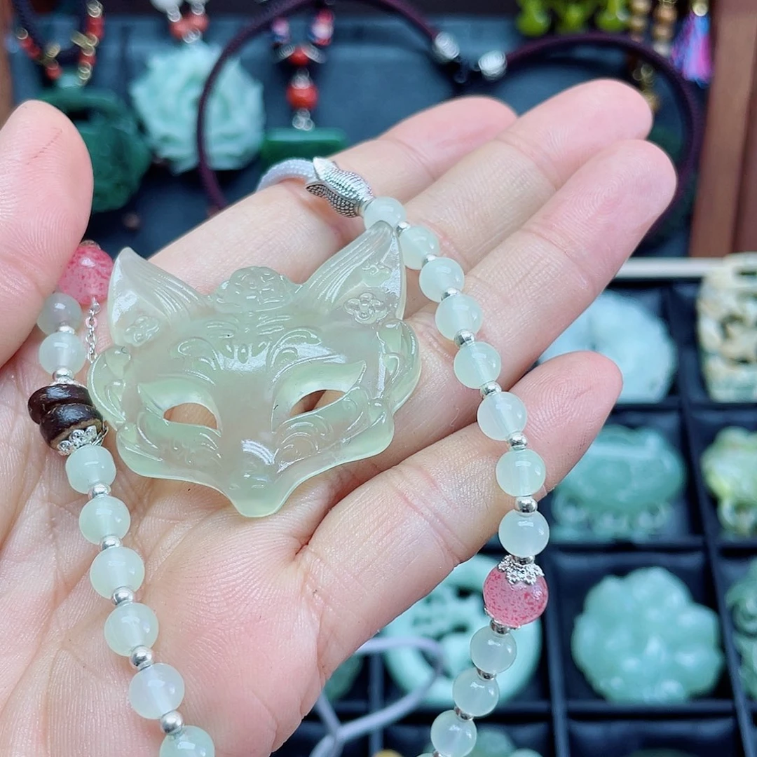 蛇纹石玉未镶嵌颈饰