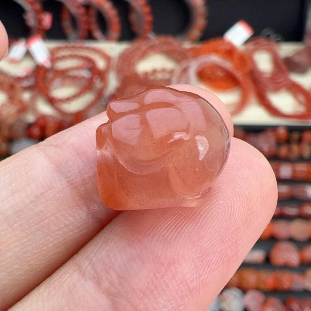 南红玛瑙未镶嵌颈饰飞天兔