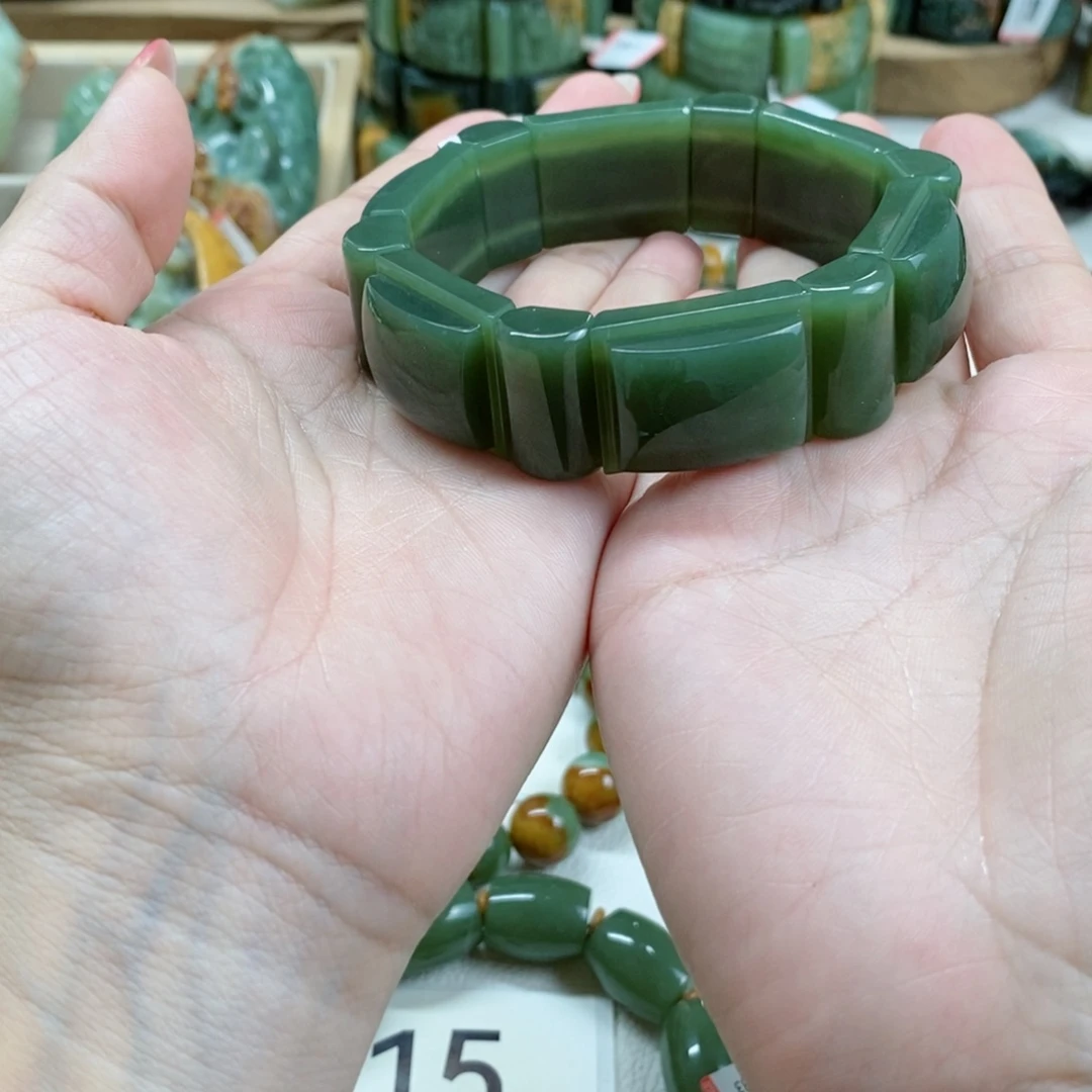 透闪石质玉手链未镶嵌红**雪