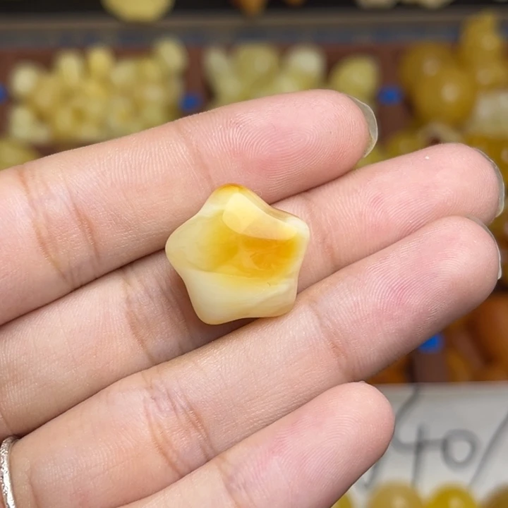 蜜蜡未镶嵌珠宝奇石满蜡白俏色