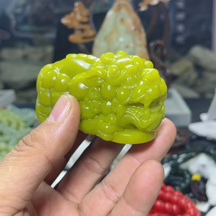 蛇纹石玉手把件未镶嵌