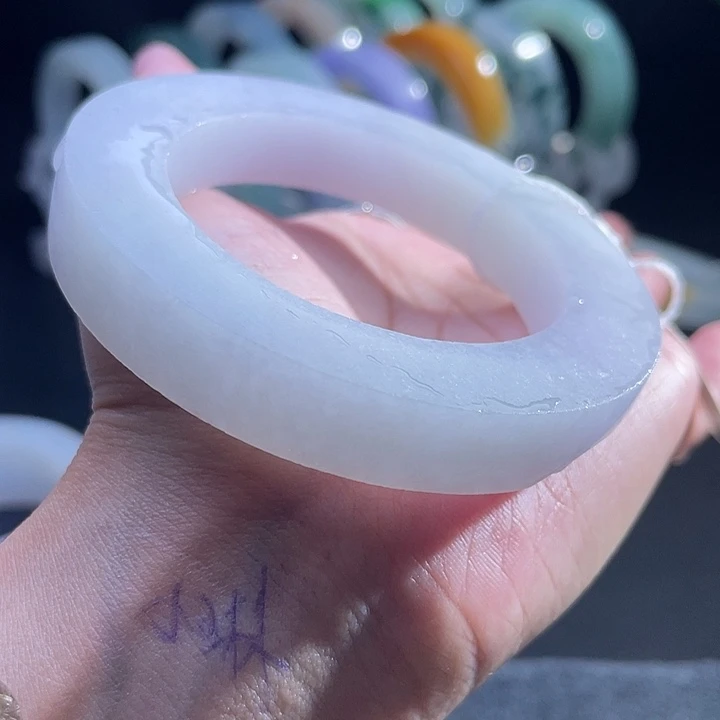 定制翡翠未镶嵌翡翠手镯
