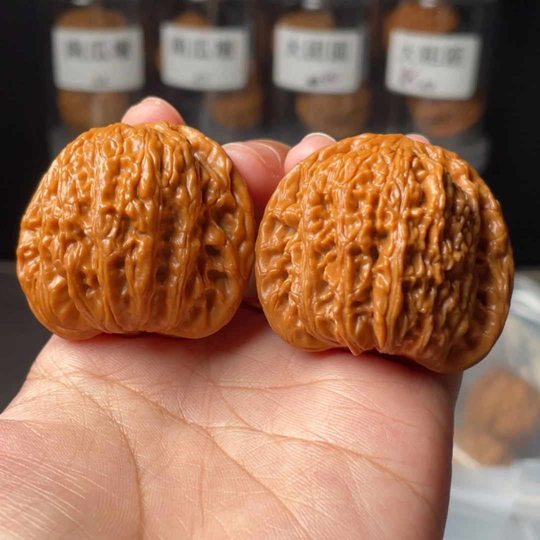 文玩核桃把件40绣球