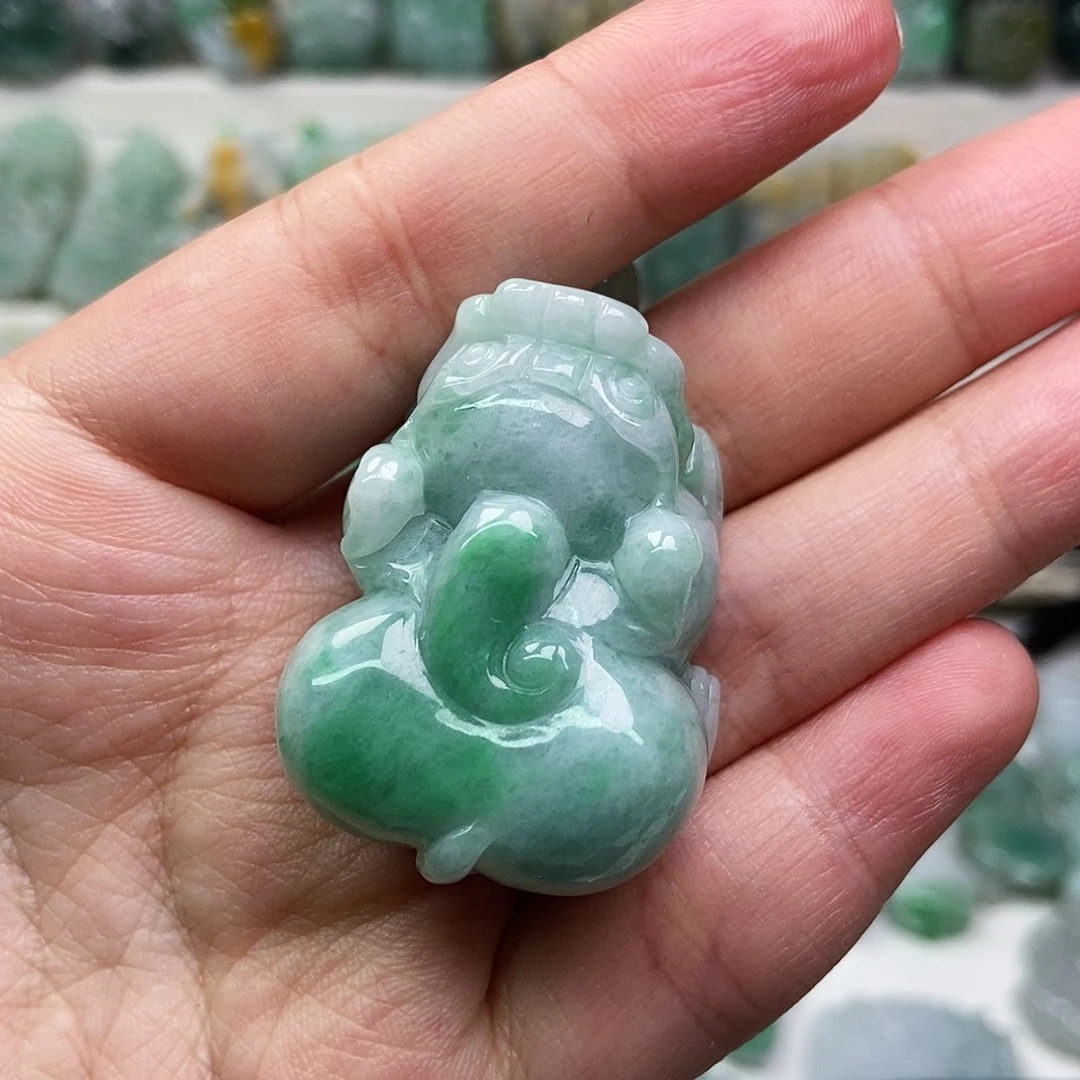 翡翠未镶嵌吊坠(赠链)