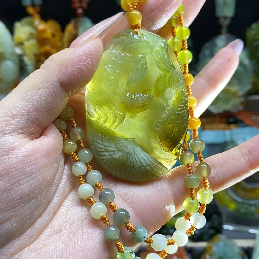 蛇纹石玉未镶嵌颈饰