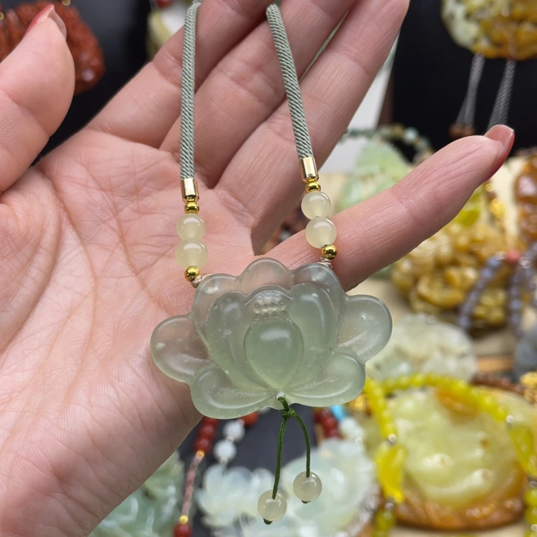 未镶嵌蛇纹石玉颈饰