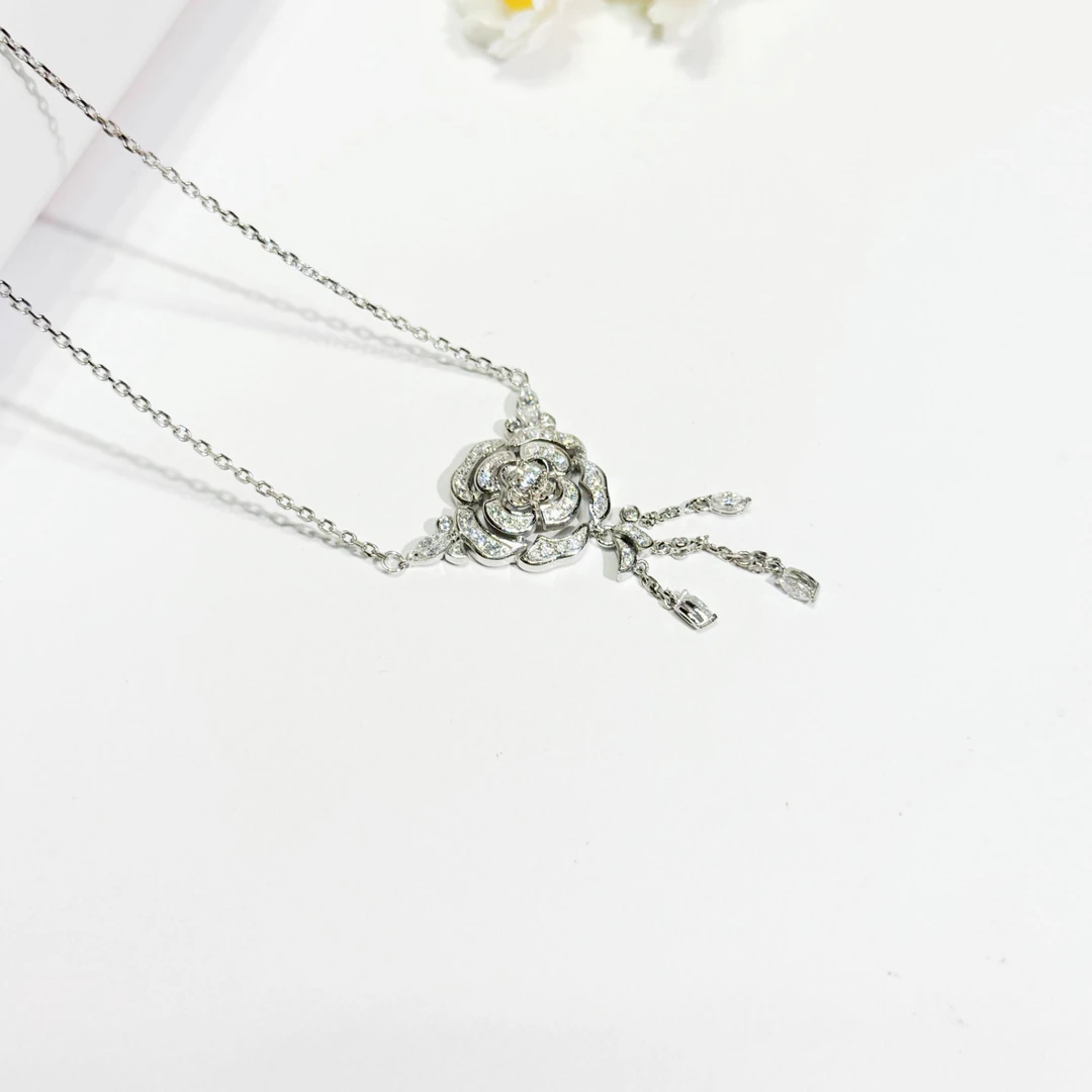 铂金PT950莫桑镶嵌山茶花时尚简约款套链