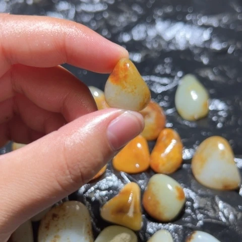 和田玉（糖玉）未镶嵌颈饰4.2克