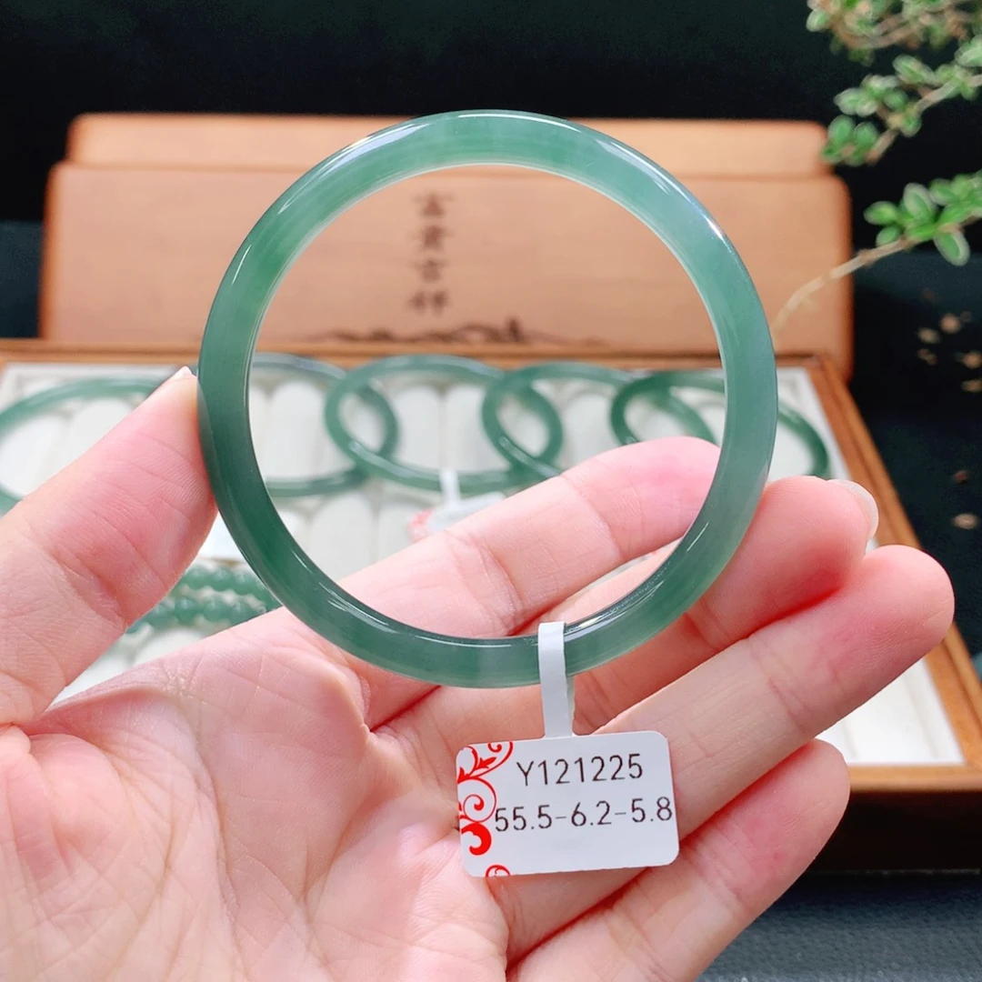 翡翠手镯（圆镯）未镶嵌