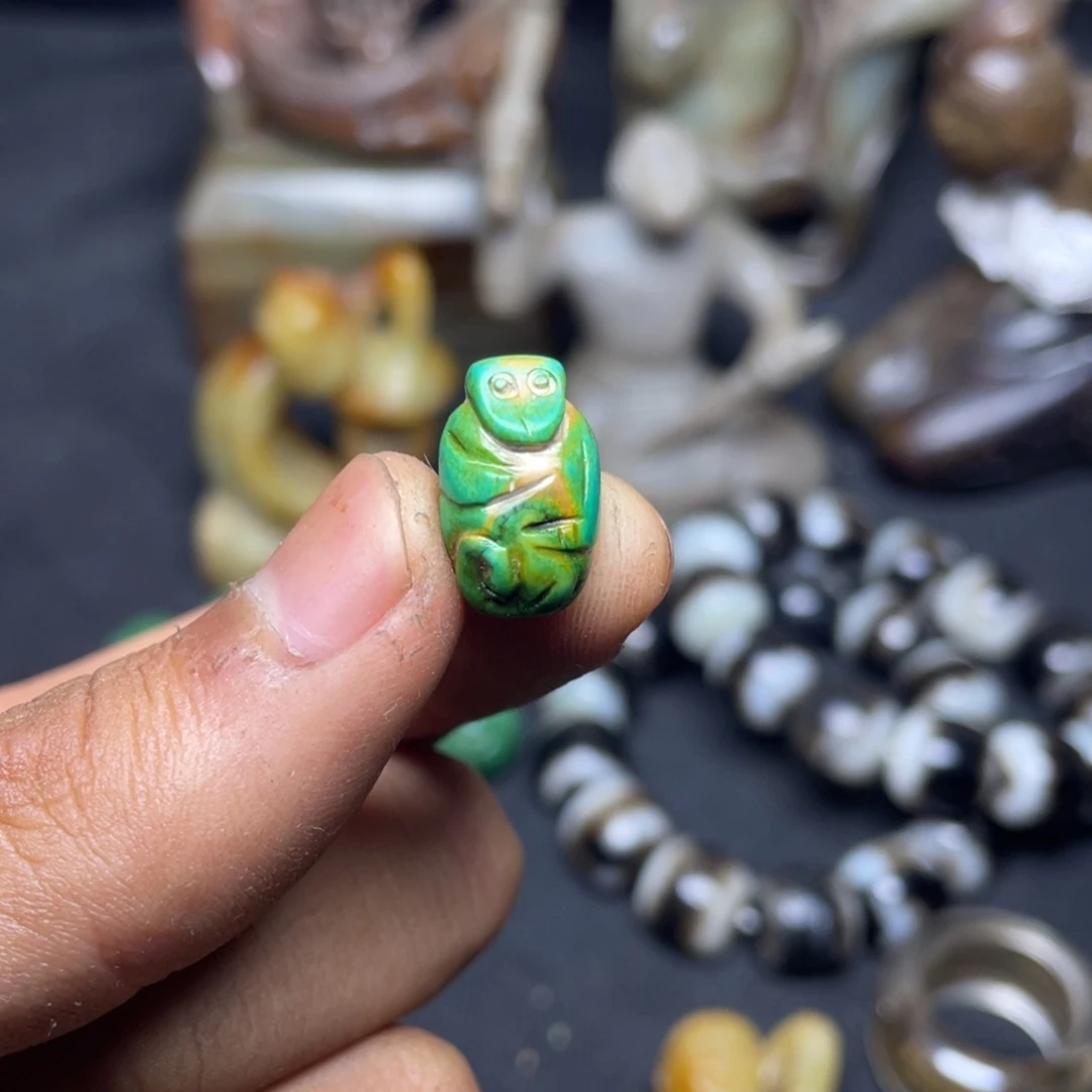 和田玉（糖玉）未镶嵌挂件三**泰