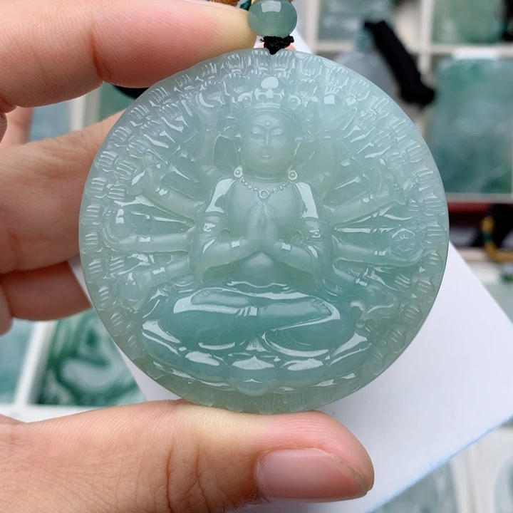 翡翠未镶嵌颈饰千手观音