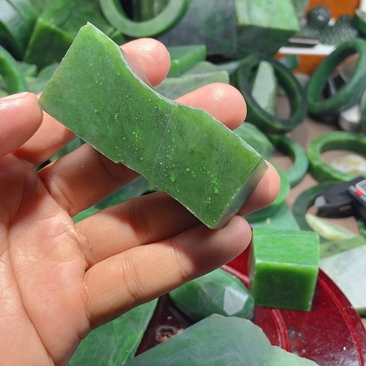 ****哈和田玉（碧玉）未镶嵌手镯