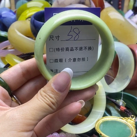 蛇纹石玉未镶嵌手镯