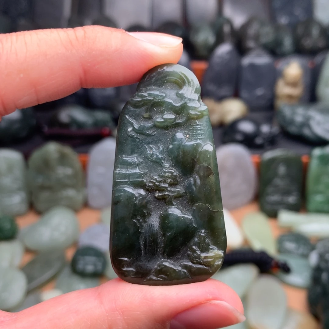 和田玉未镶嵌颈饰挂件17有裂