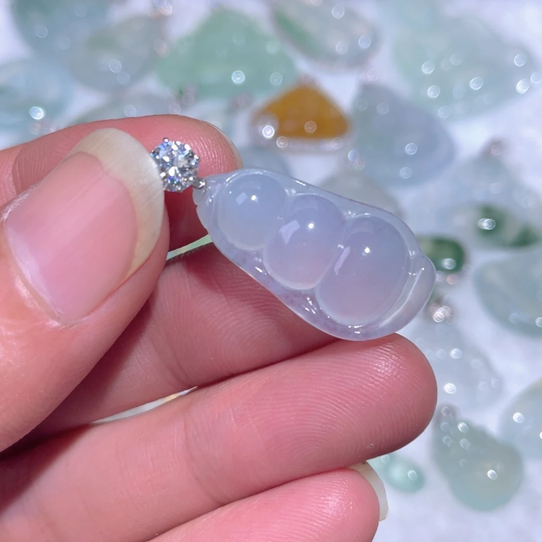 翡翠18K金镶嵌颈饰翡翠