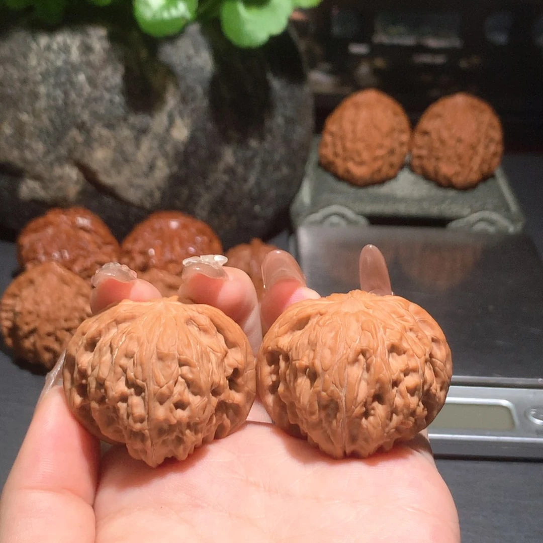 文玩核桃吊坠红皮正磨042002