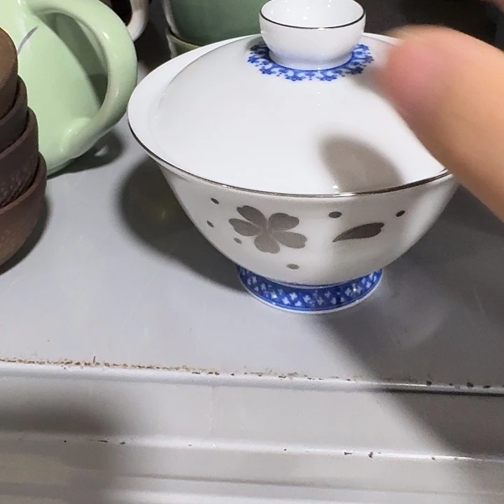 主人杯一个，瓷。。。