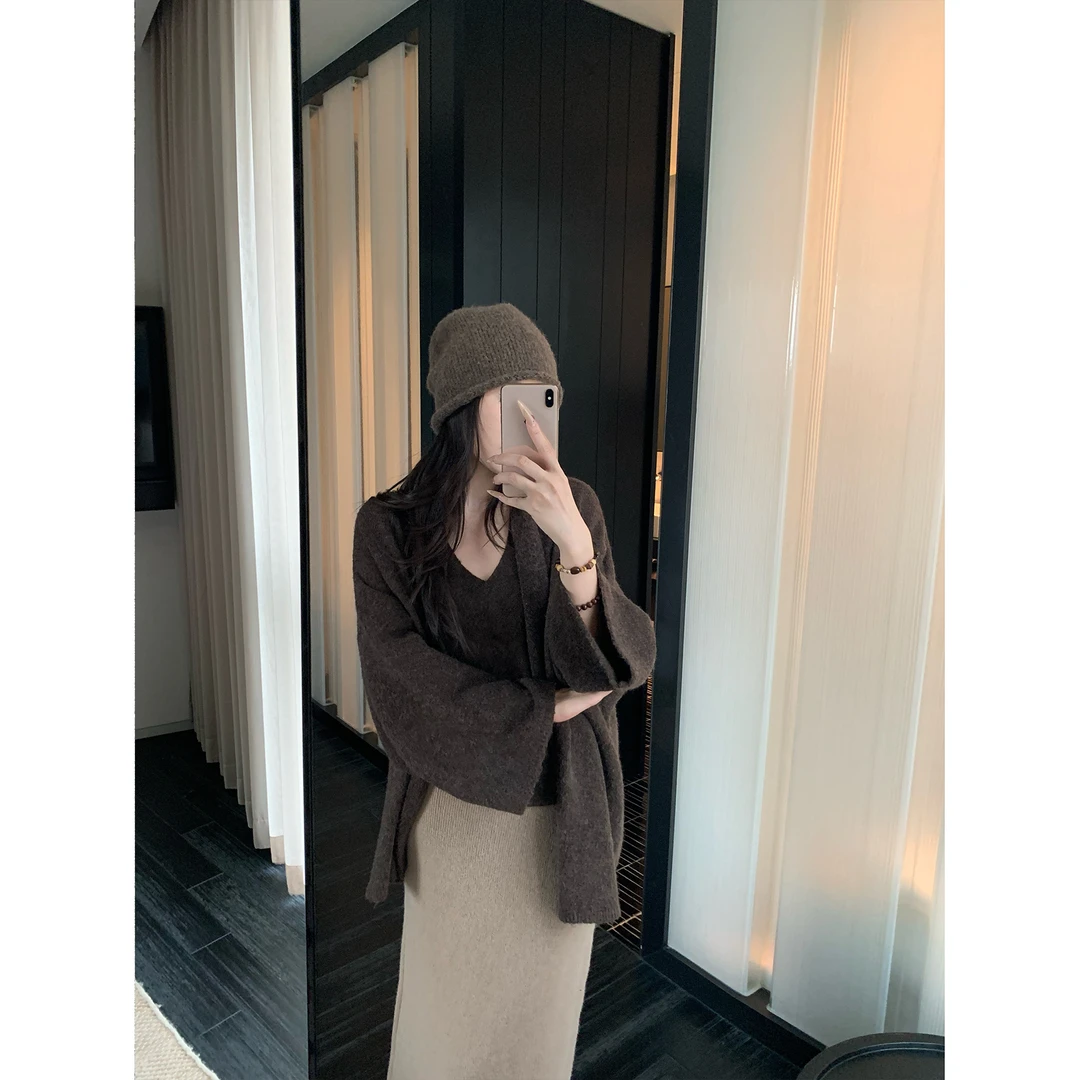 5werkwen 慵懒秋日 针织开衫外套挂脖背心两件套