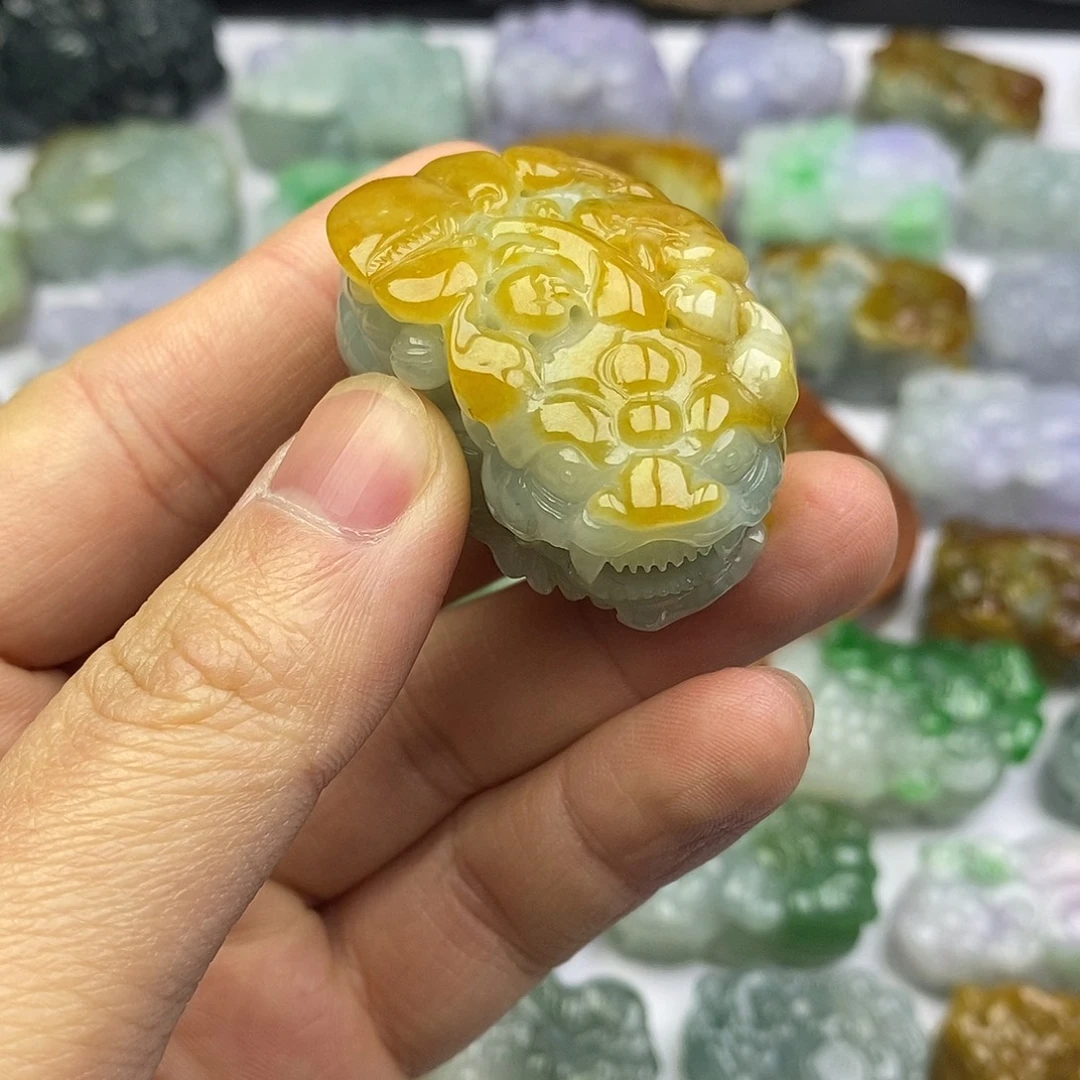 翡翠未镶嵌颈饰貔貅