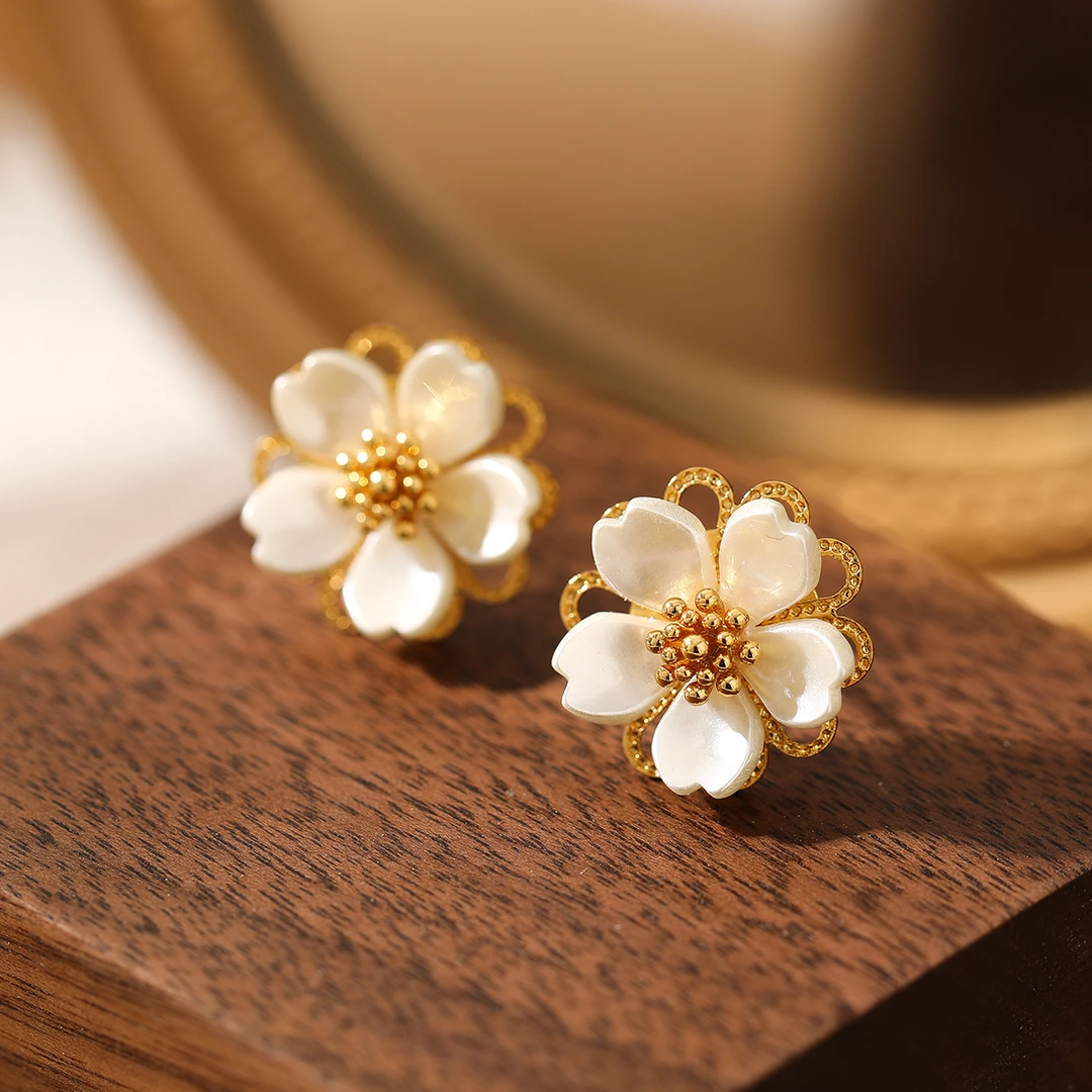 铜合金耳饰  E0055轻奢高级感超仙精致花朵耳钉女独特新款时尚ins