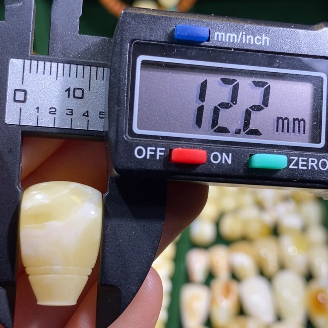 蜜蜡未镶嵌裸石配饰