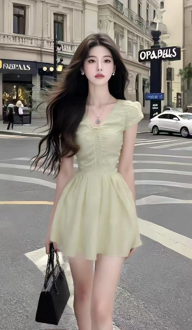 温柔千金风浅绿色V领短袖收腰设计感连衣裙女法式氛围感显瘦短裙