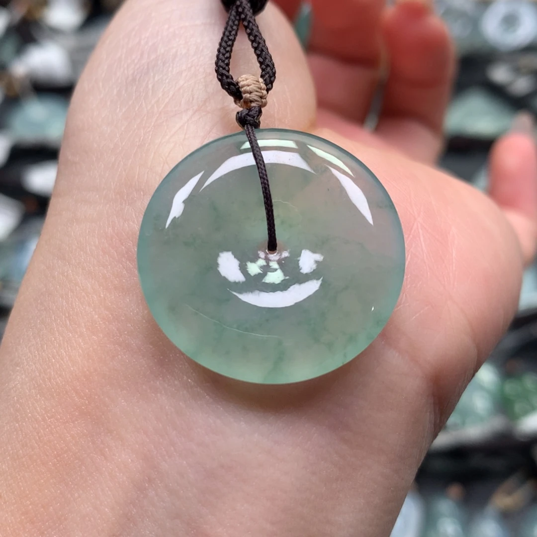 翡翠颈饰未镶嵌扣子