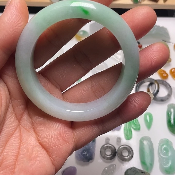 定制翡翠未镶嵌漂亮的手镯