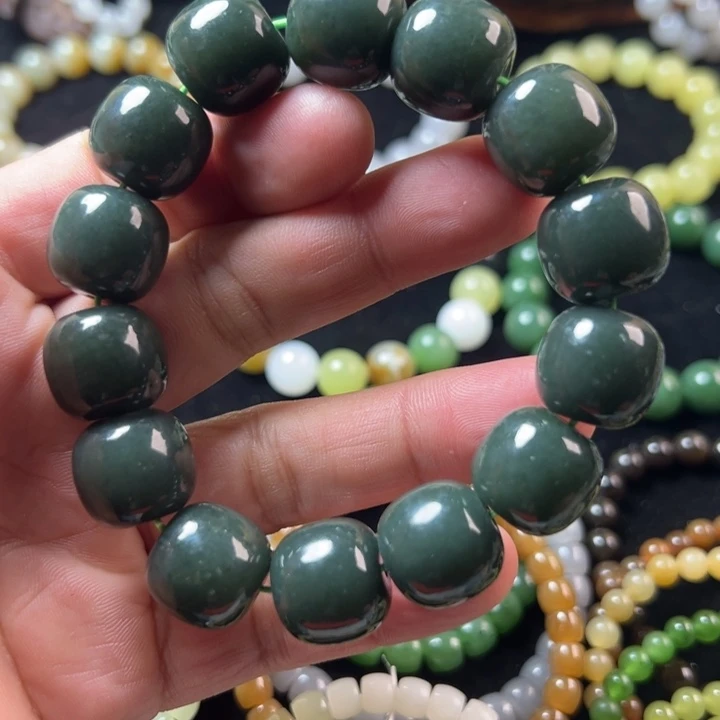 牛***牛和田玉（糖玉）未镶嵌手串