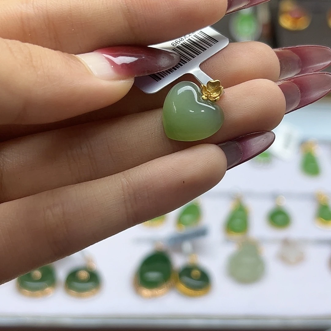 和田玉18K金镶嵌吊坠(赠链)