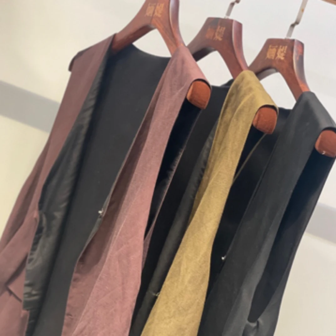 [秋沉]时尚设计款百搭款不规则马甲A25000021