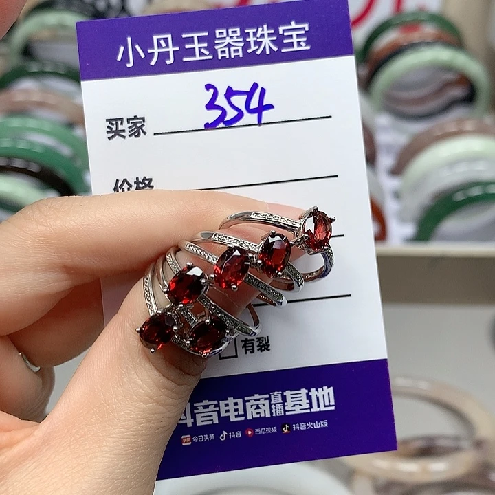 蛇纹石玉未镶嵌手镯多样性随机发其中之一