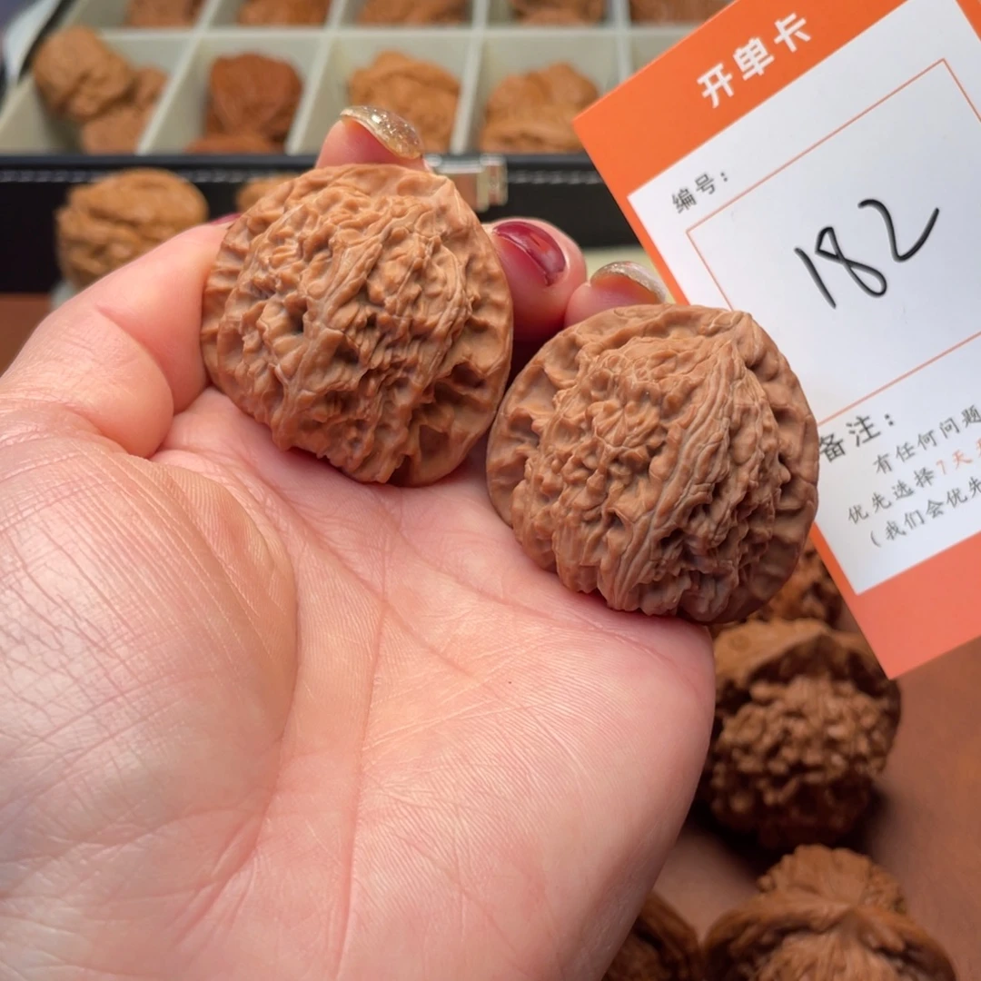 M***y文玩核桃吊坠白狮子43