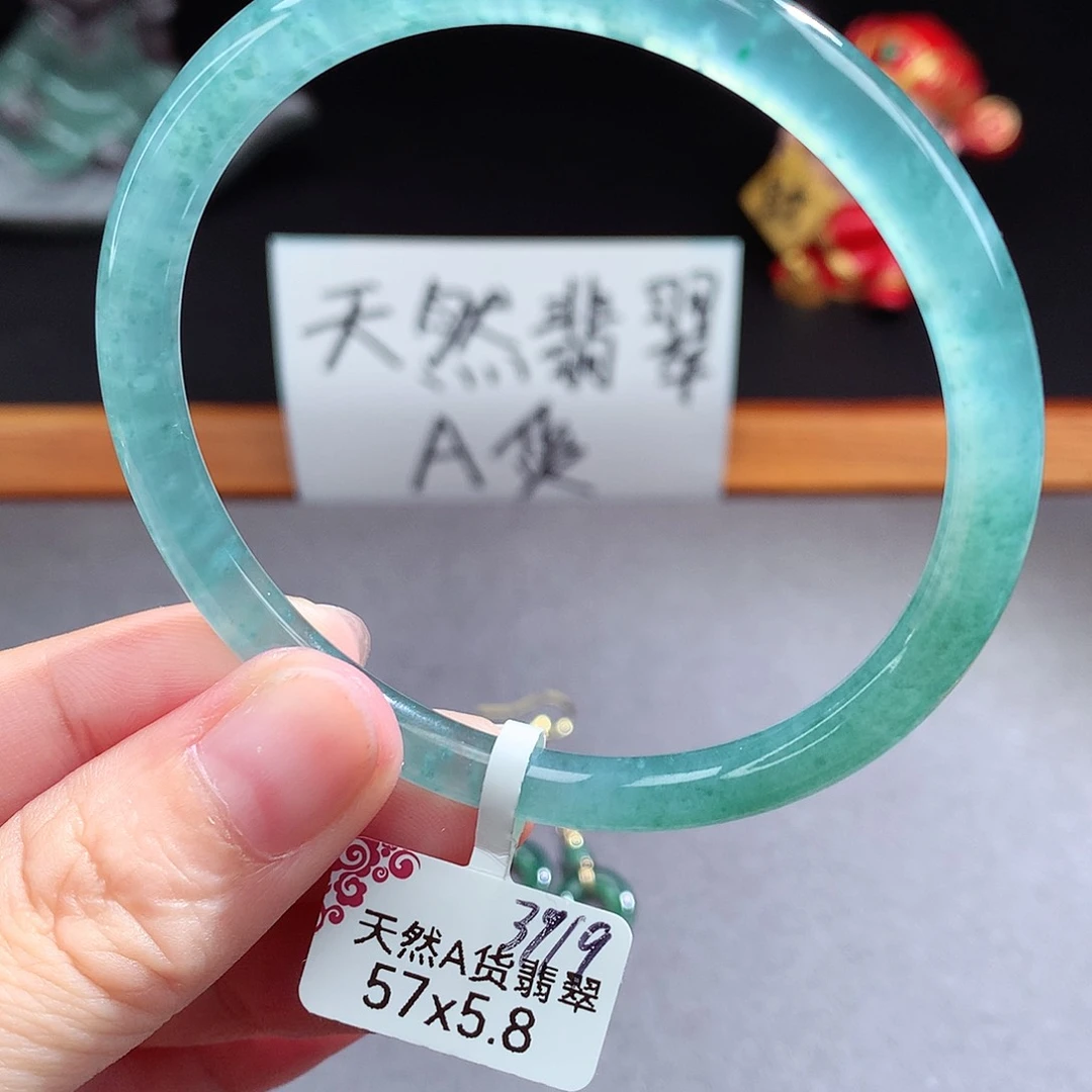 翡翠手镯（圆镯）未镶嵌