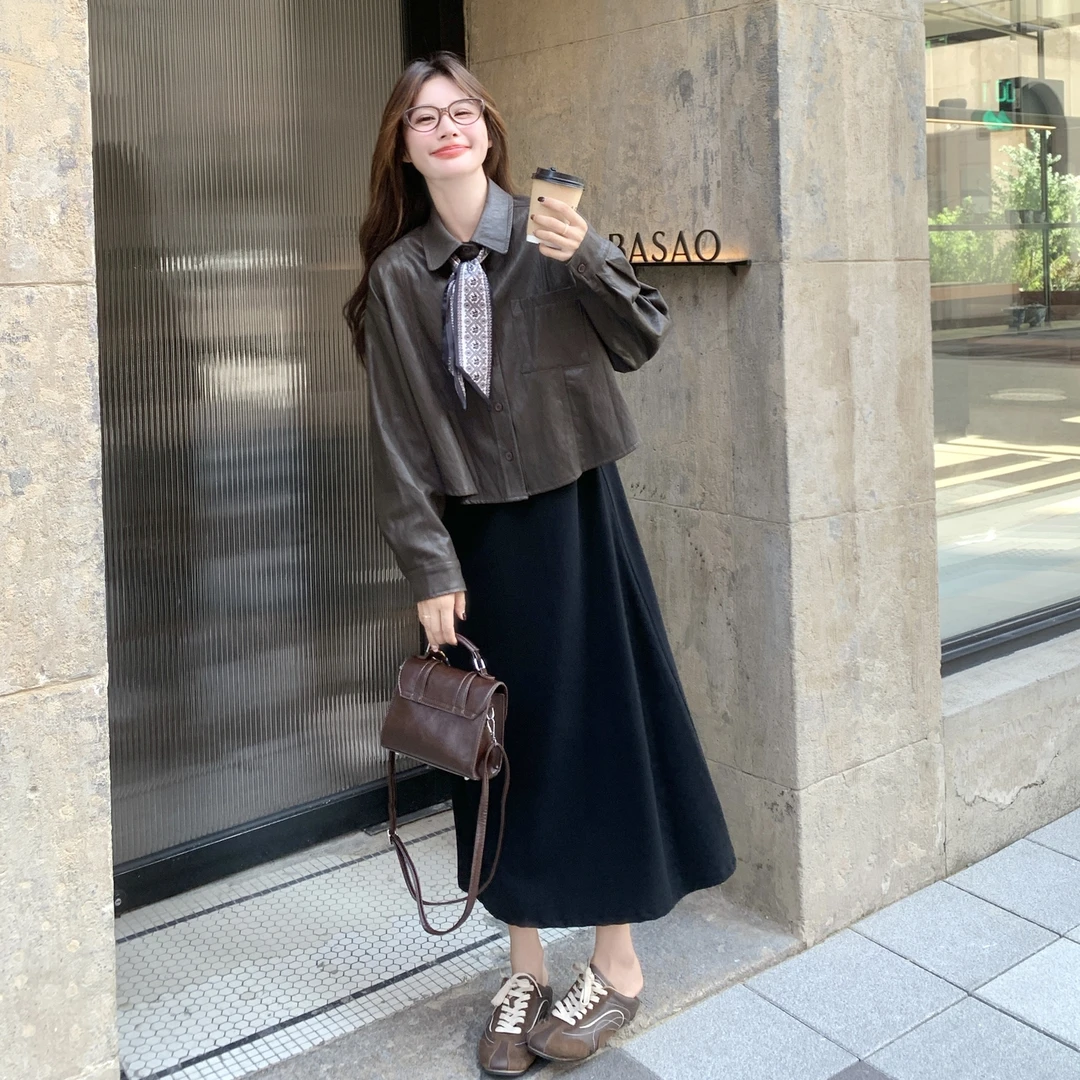 法式百搭减龄显瘦套装裙女秋季新款时尚复古皮衣外套背心裙两件套