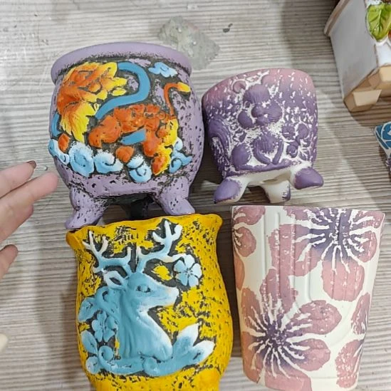 当场拍满15元发货不凑不发，花盆盆口不方不圆有针孔黑点是正常的，