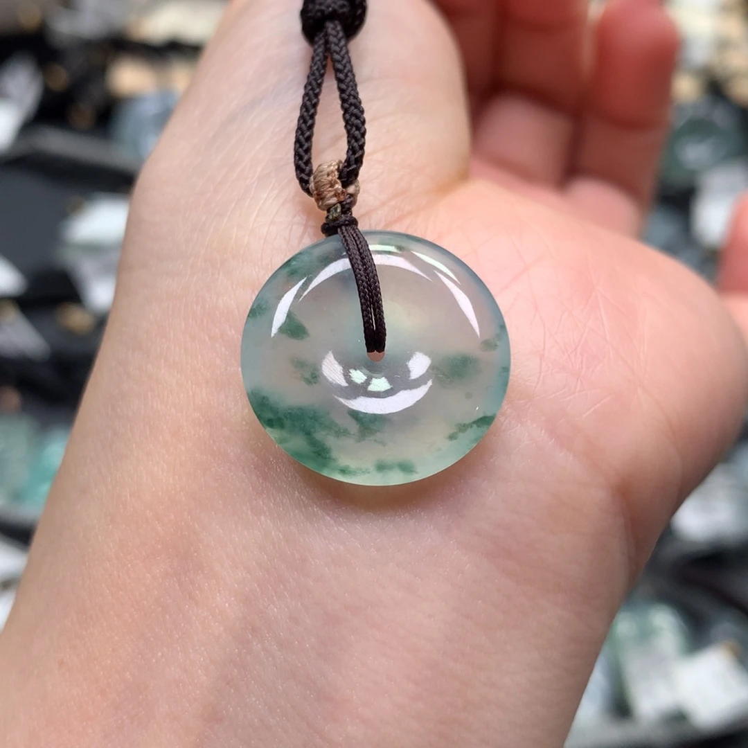 翡翠颈饰未镶嵌扣子