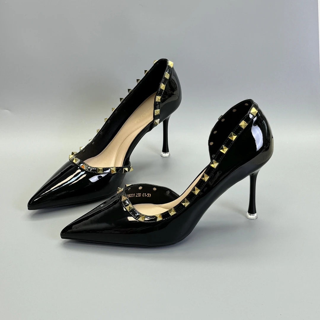 7305201黑色细跟高跟鞋