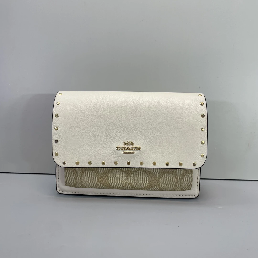 95新 COACH/蔻驰 klare白拼老花铆钉斜挎包17*13*5cmE031109