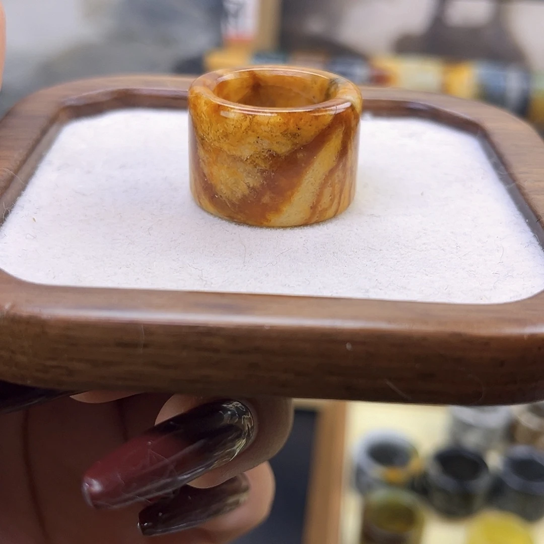 蛇纹石玉未镶嵌戒指18.15瑕