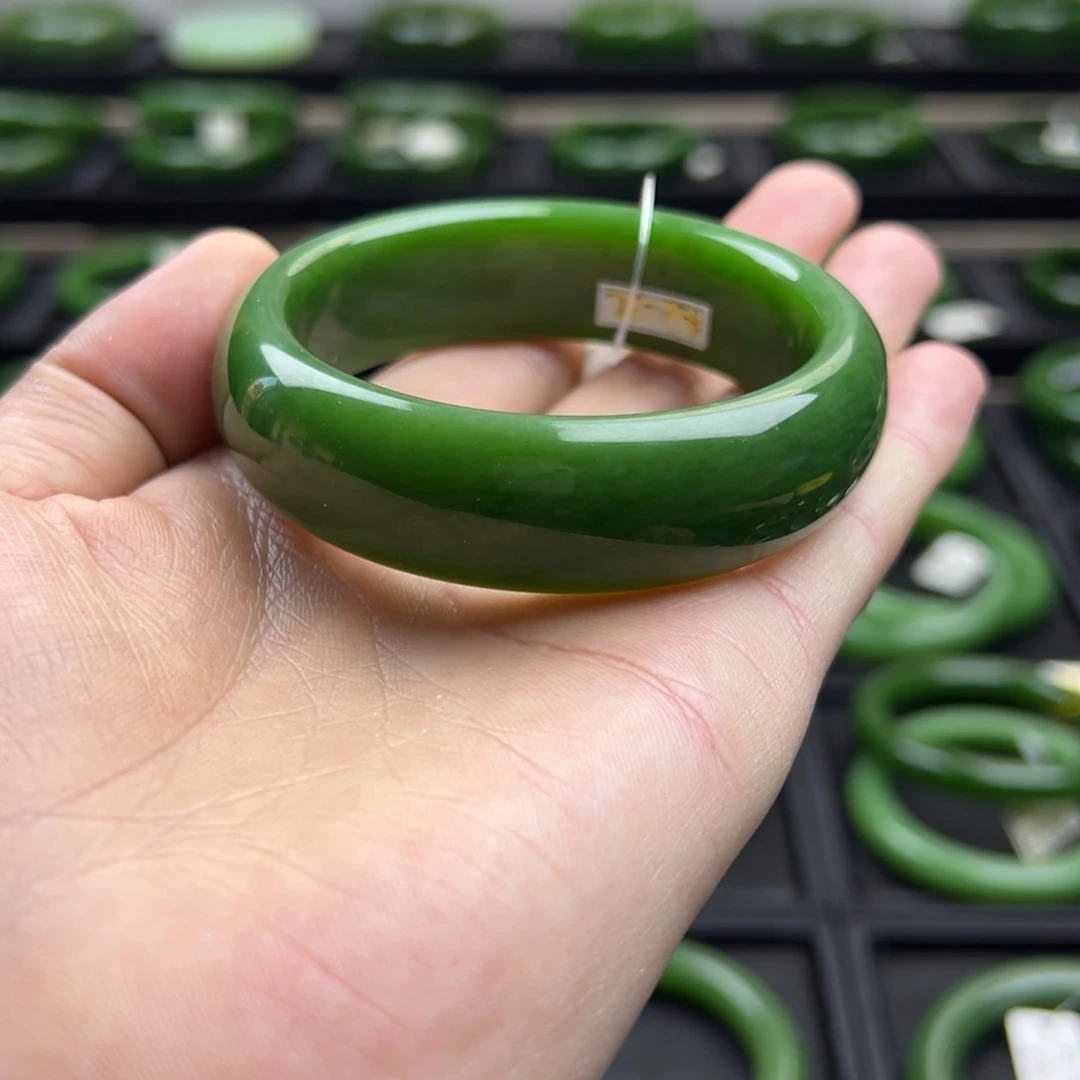 和田玉（碧玉）未镶嵌手镯
