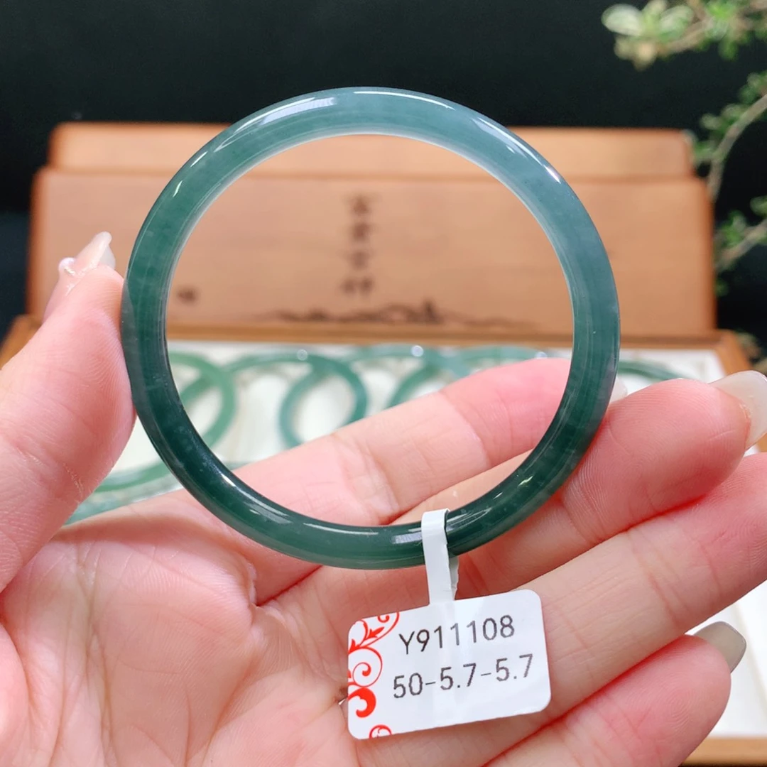 翡翠手镯未镶嵌天然