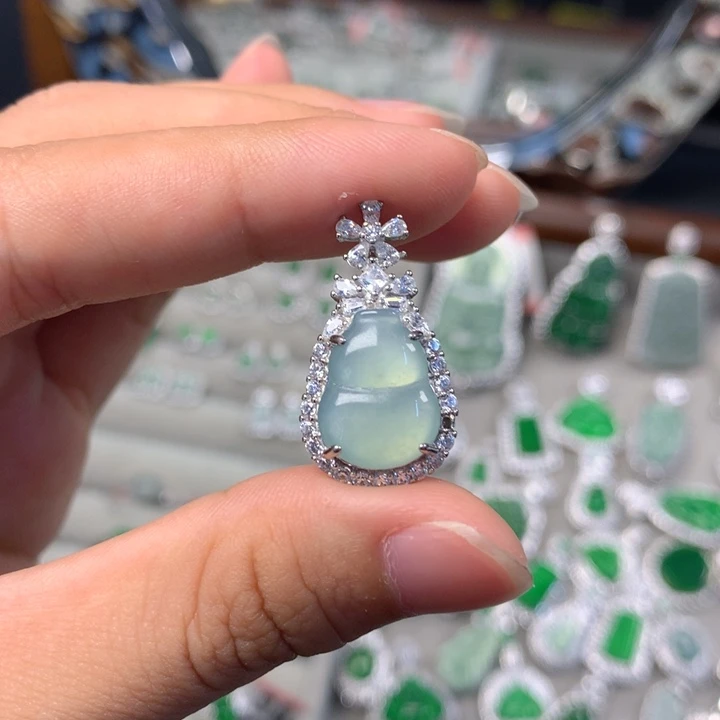 翡翠未镶嵌颈饰吊坠