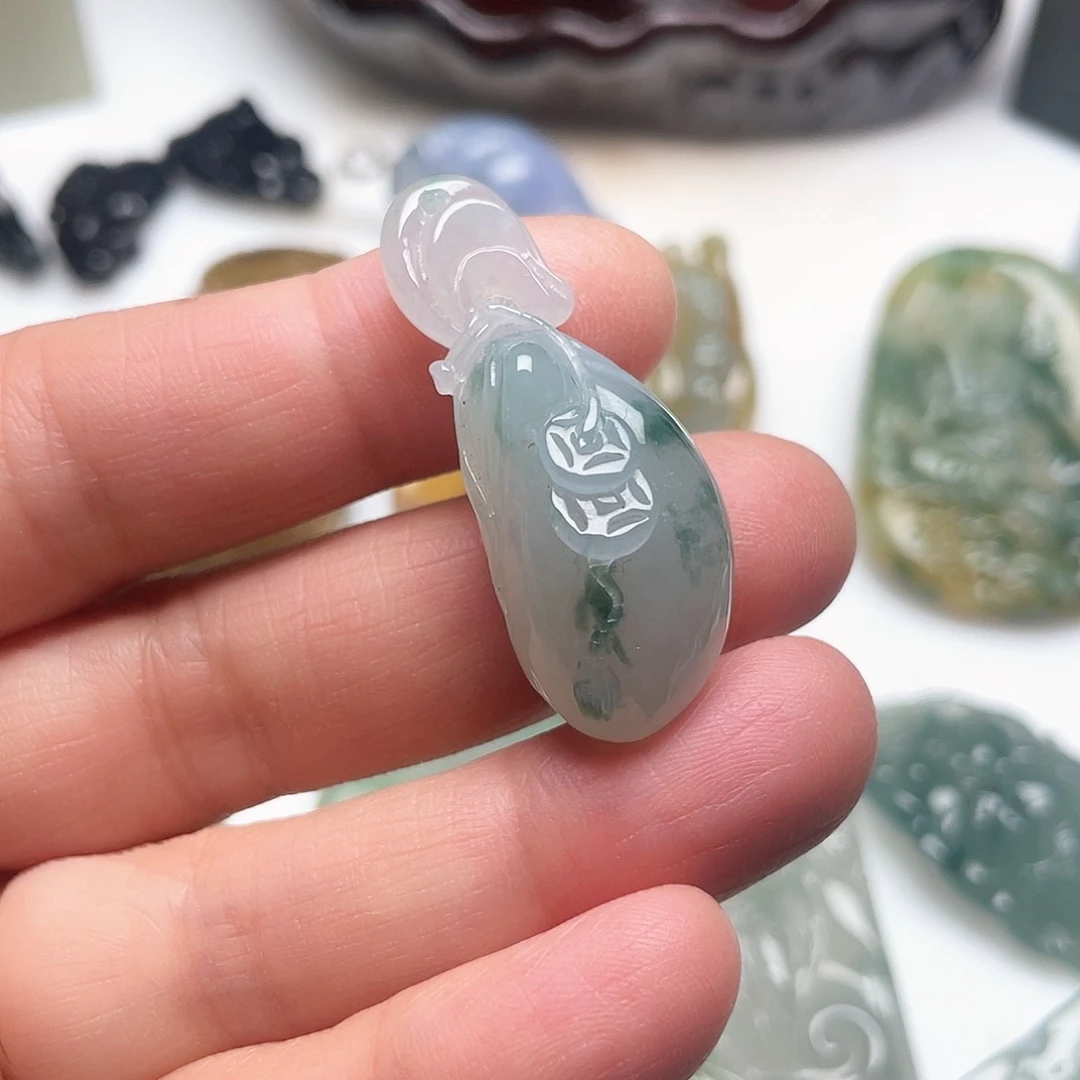 翡翠颈饰未镶嵌钱袋