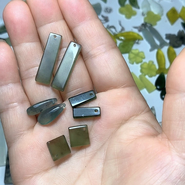 蛇纹石玉未镶嵌耳环星*青