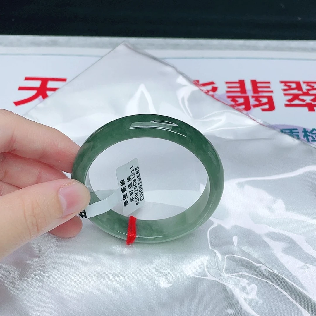 翡翠手镯未镶嵌正52,2