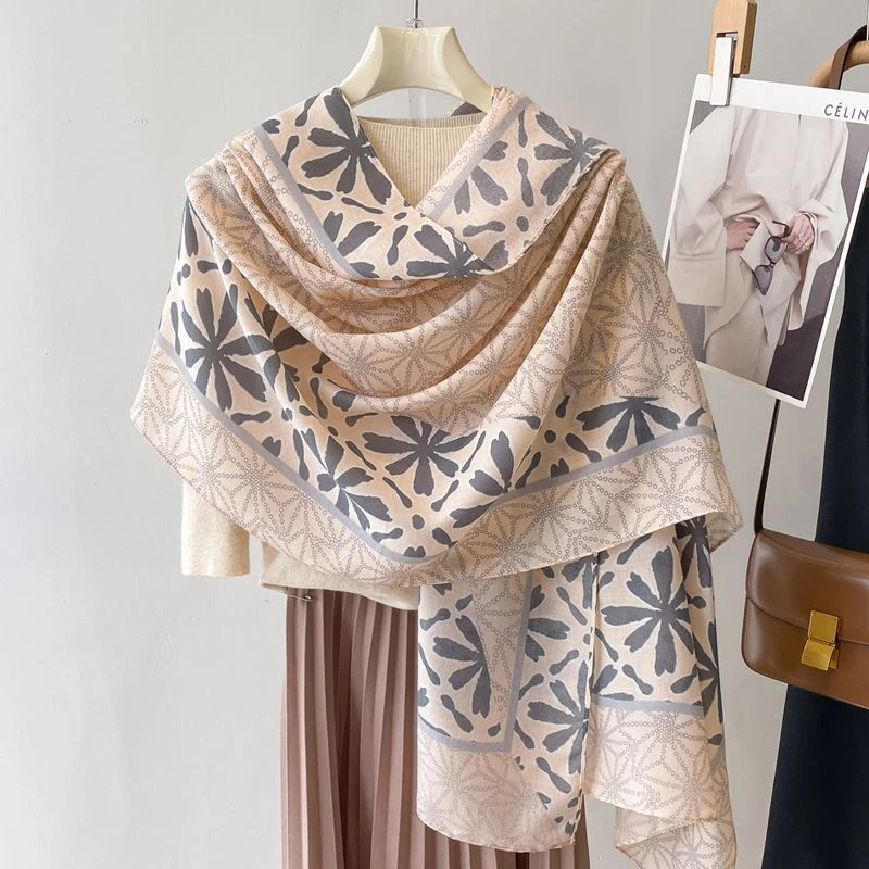 民族风丝巾女沙滩披肩外搭纱巾草原旅游穿搭WW