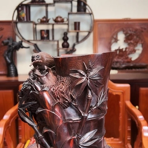 交趾黄檀（大红酸枝）黑飘红随型笔筒